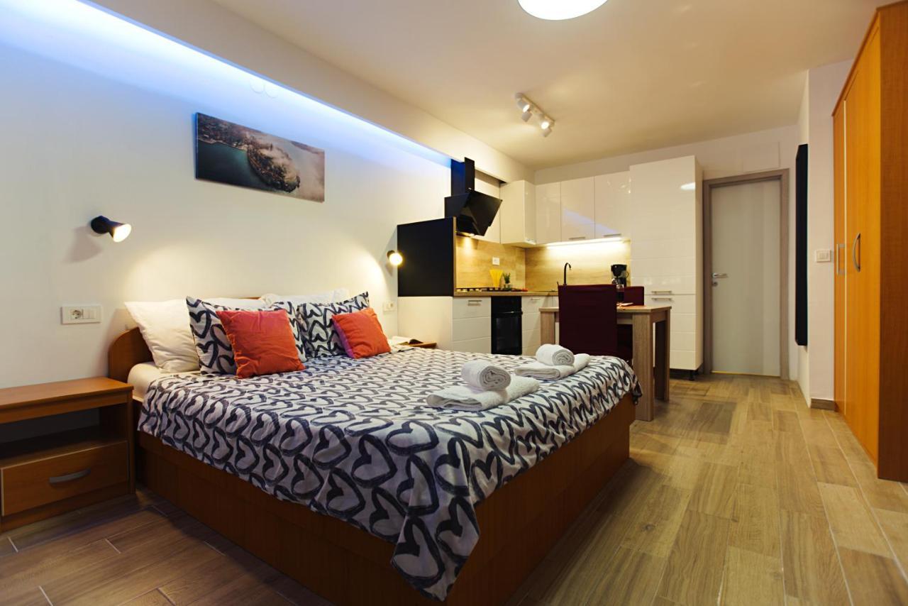 Apartments Kiwi Rovinj Bagian luar foto