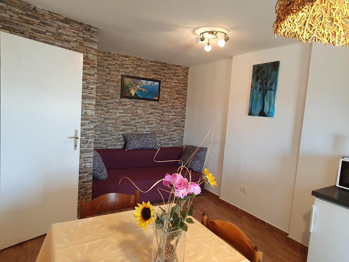 Apartments Kiwi Rovinj Bagian luar foto