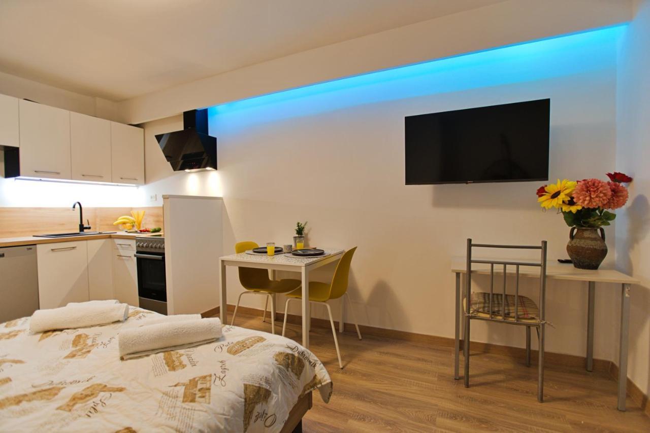 Apartments Kiwi Rovinj Bagian luar foto