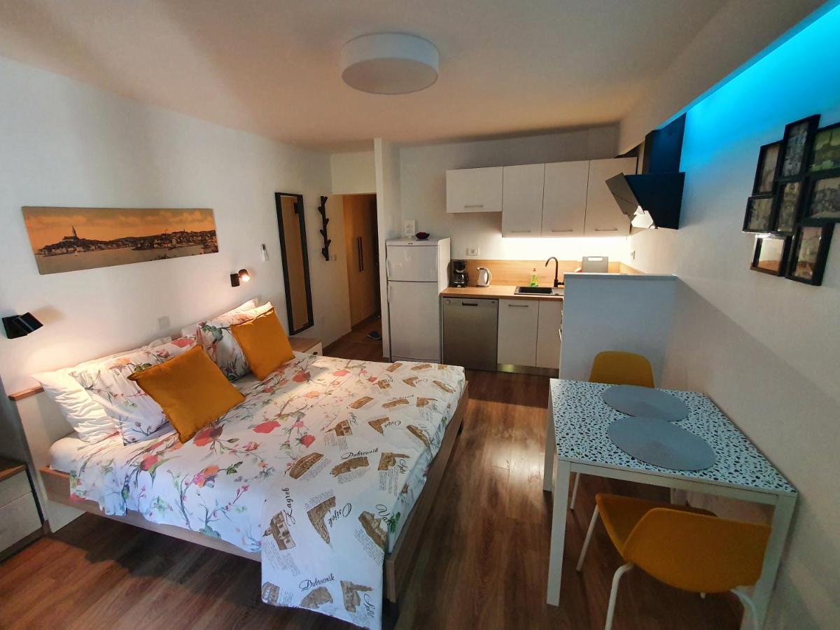 Apartments Kiwi Rovinj Bagian luar foto