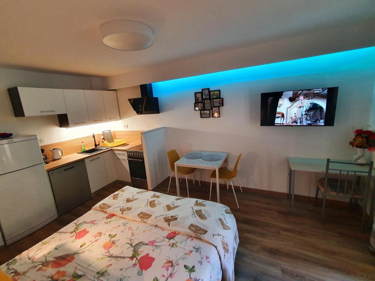 Apartments Kiwi Rovinj Bagian luar foto